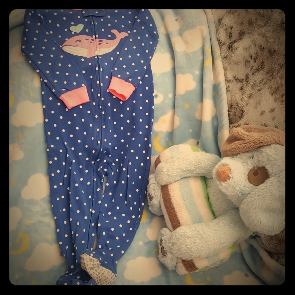 🌻SUPER SALE Four (4) Baby pajamas. (LOT) 18 month